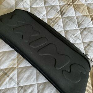 Pochette zippée tissée et gaufrée Calvin Klein® | LV04D1111GUB1